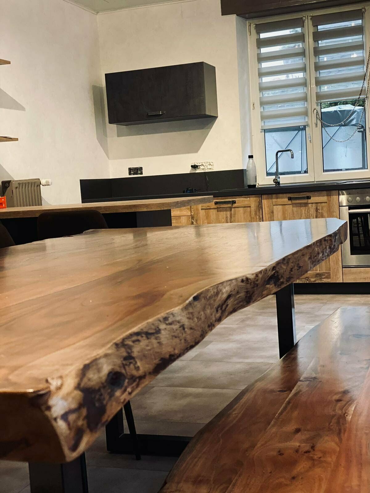 Esstisch + MASSIVHOLZ Akazie + ECHTE Baumkante +140 bis 220cm – möbel-outlet-24